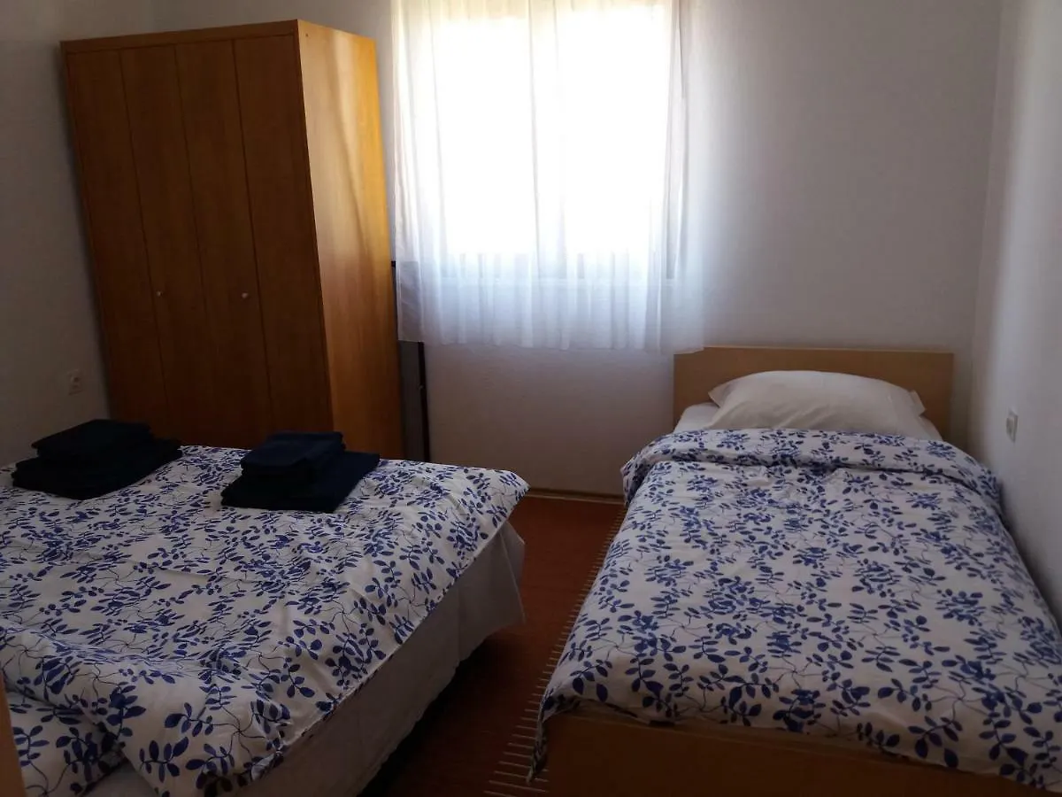 Apartman Nin-Dodo 0*, Nin