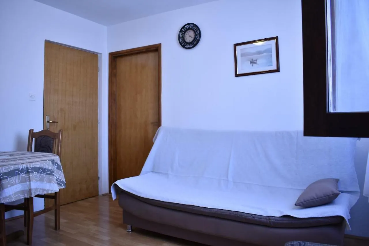 Apartman Nin-Dodo 0*, Nin