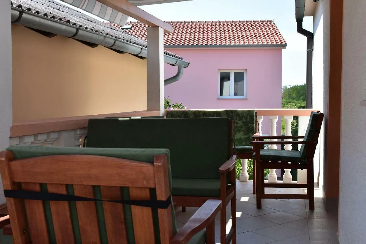 Ferienwohnung Apartman Nin-Dodo Apartment Nin